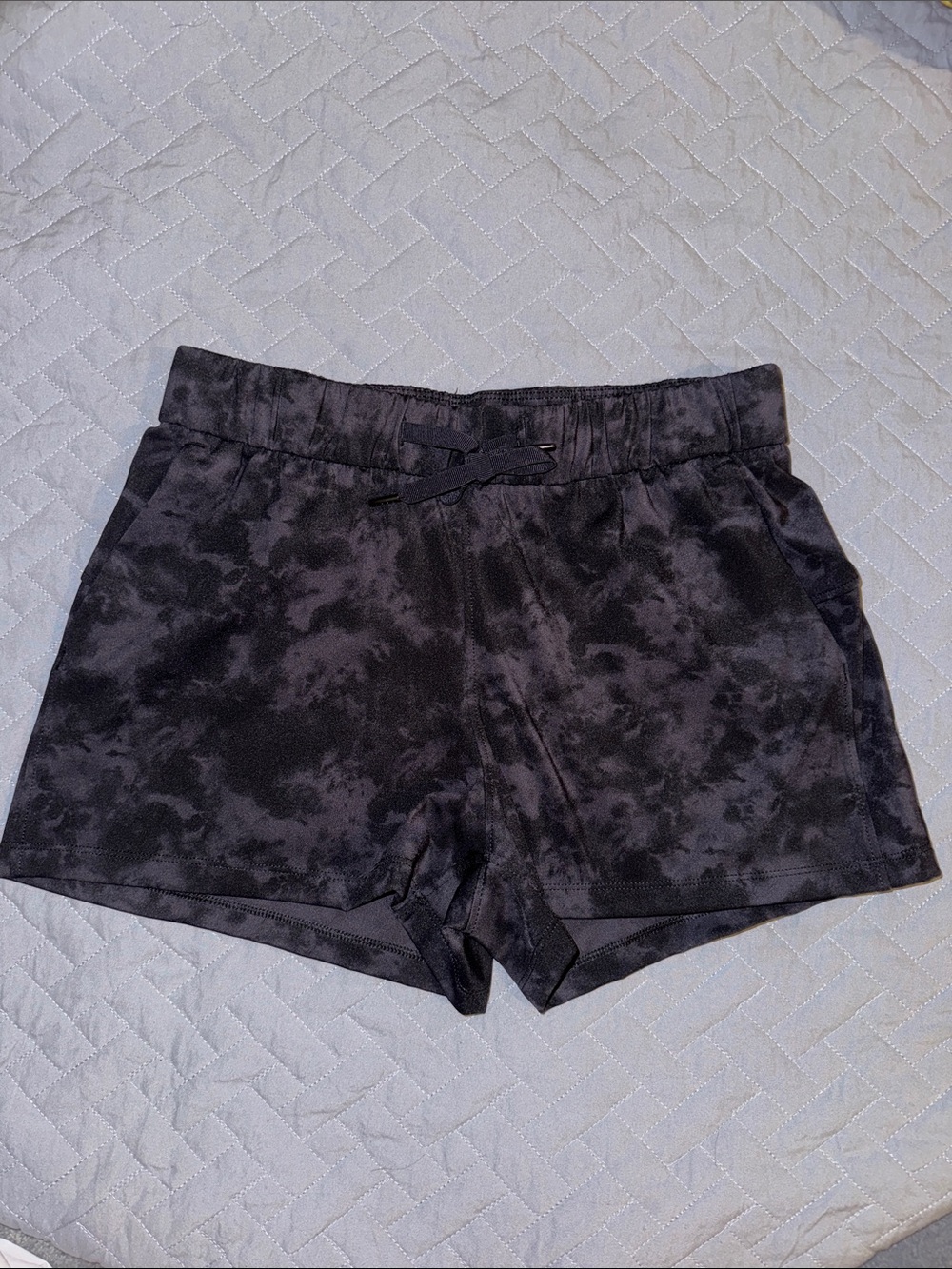 CRZ YOGA Black Tie-Dye Athletic Shorts